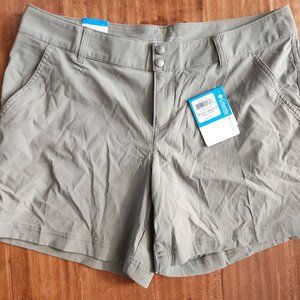 Columbia Womens Army Green shorts - NEW